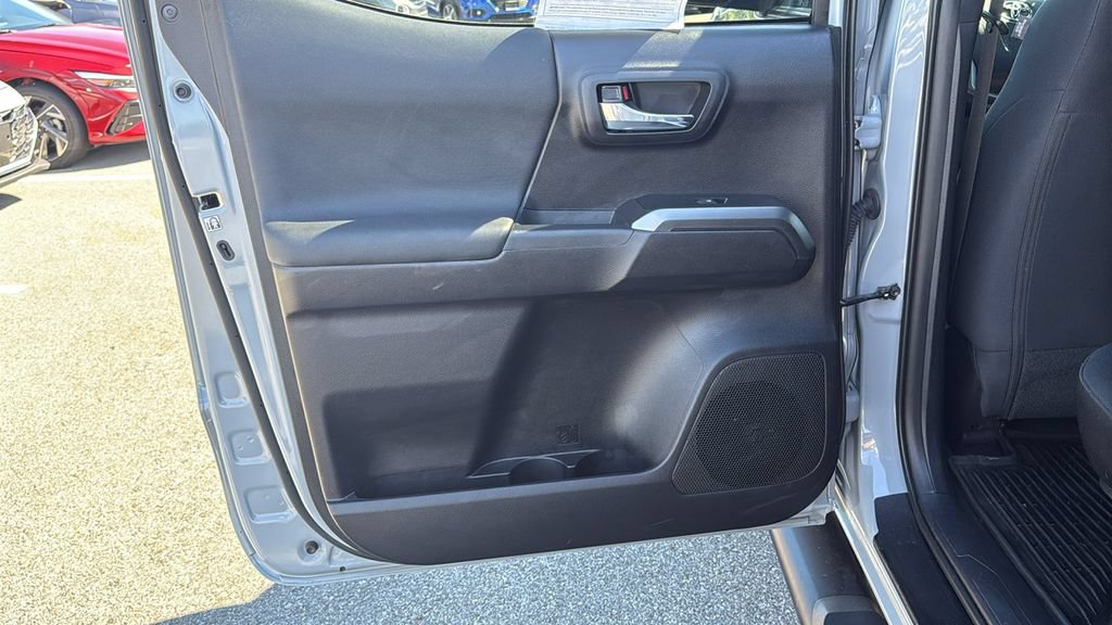 Used 2020 Toyota Tacoma TRD Off-Road AWD/4WD image 22