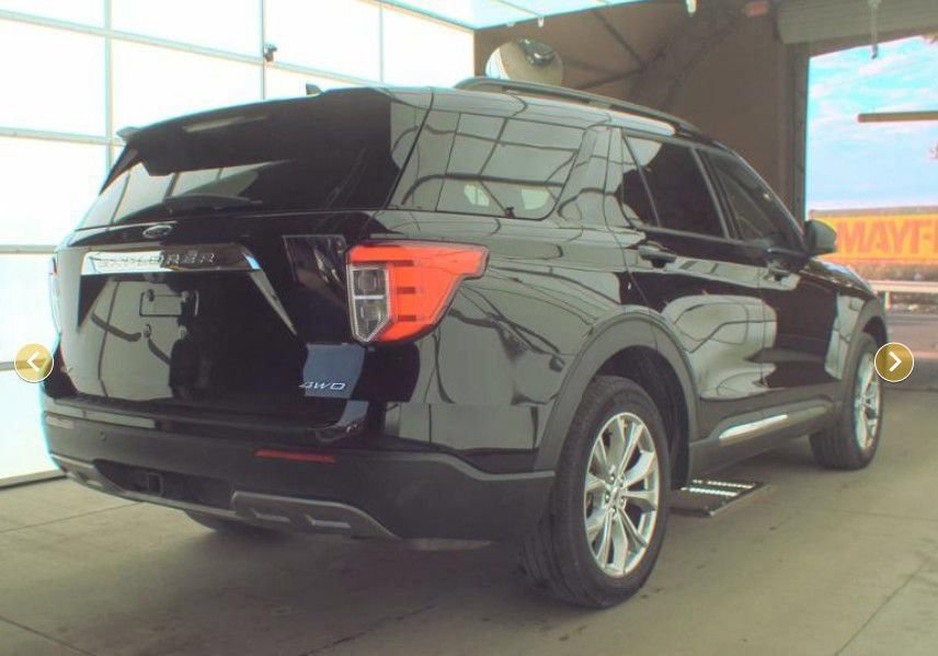 Used 2023 Ford Explorer XLT w/ Equipment Group 202A AWD/4WD image 3