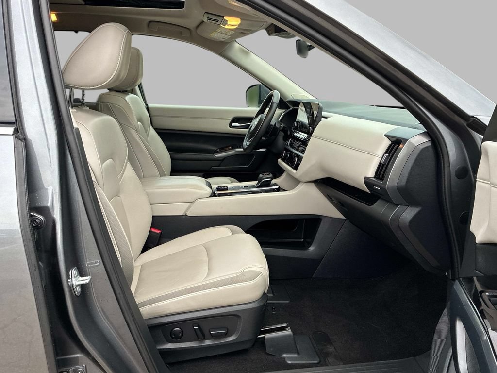 Used 2023 Nissan Pathfinder SL w/ SL Premium Package AWD/4WD image 9