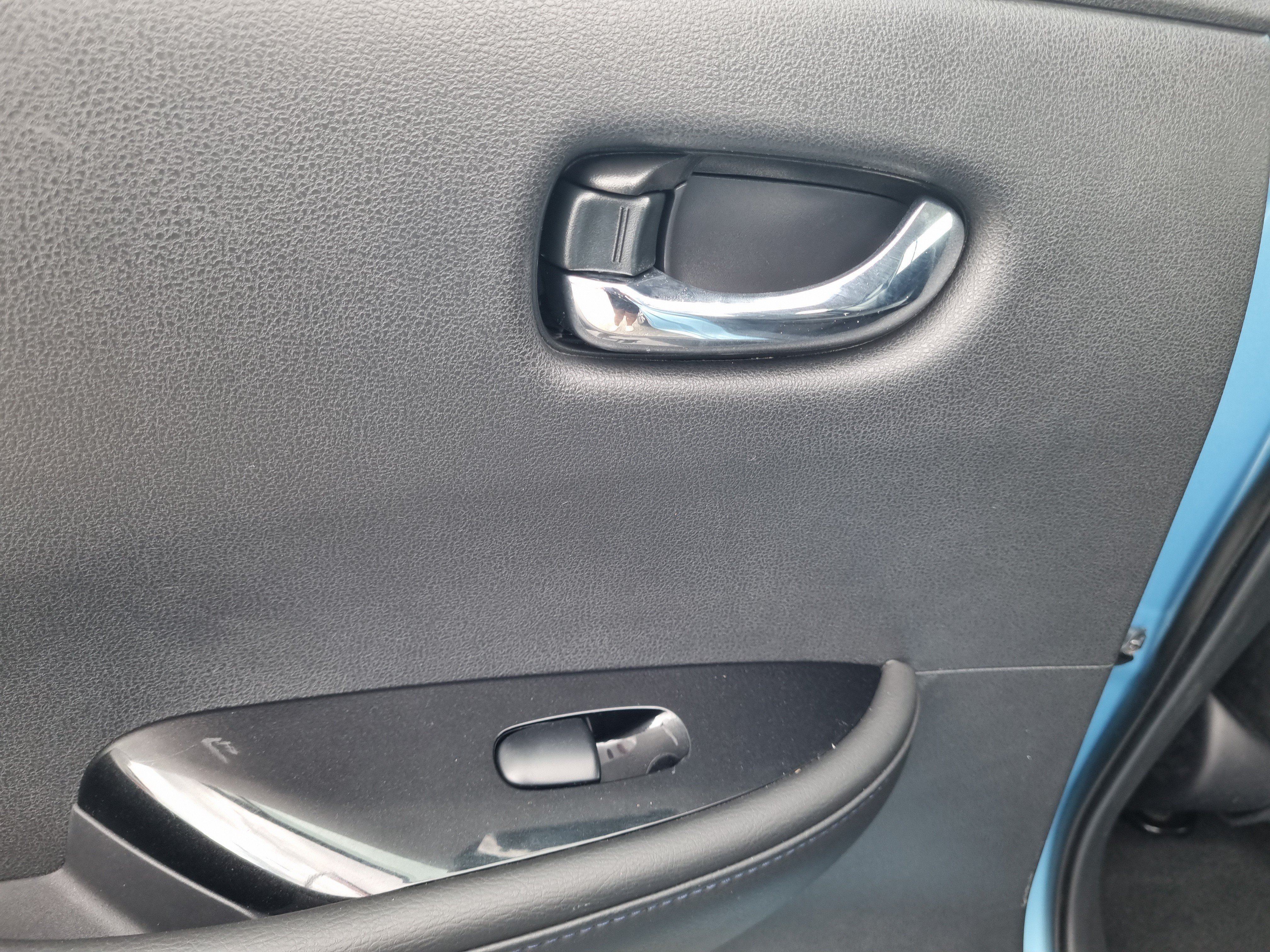 Used 2015 Nissan Leaf SL FWD image 15