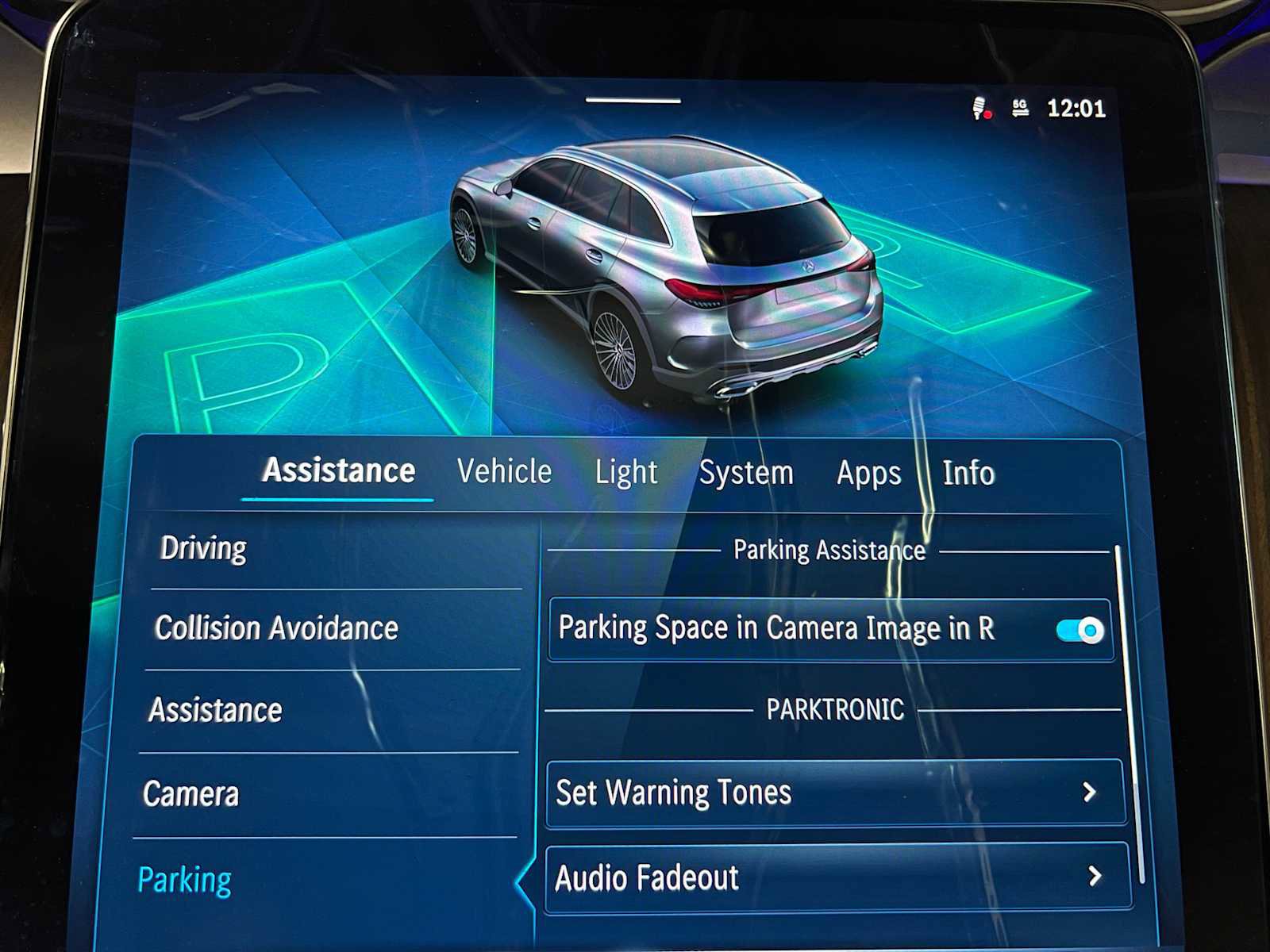 Used 2025 Mercedes-Benz GLC 300 4MATIC image 31