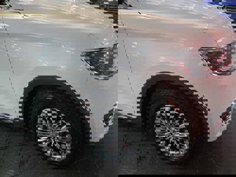 Used 2018 Lincoln MKX Select w/ Select Plus Package AWD/4WD image 10