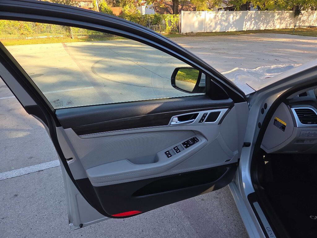 Used 2015 Hyundai Genesis 3.8 w/ Option Group 03 image 17