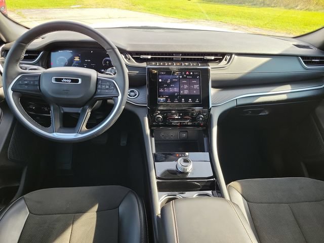 Used 2023 Jeep Grand Cherokee Altitude AWD/4WD image 23