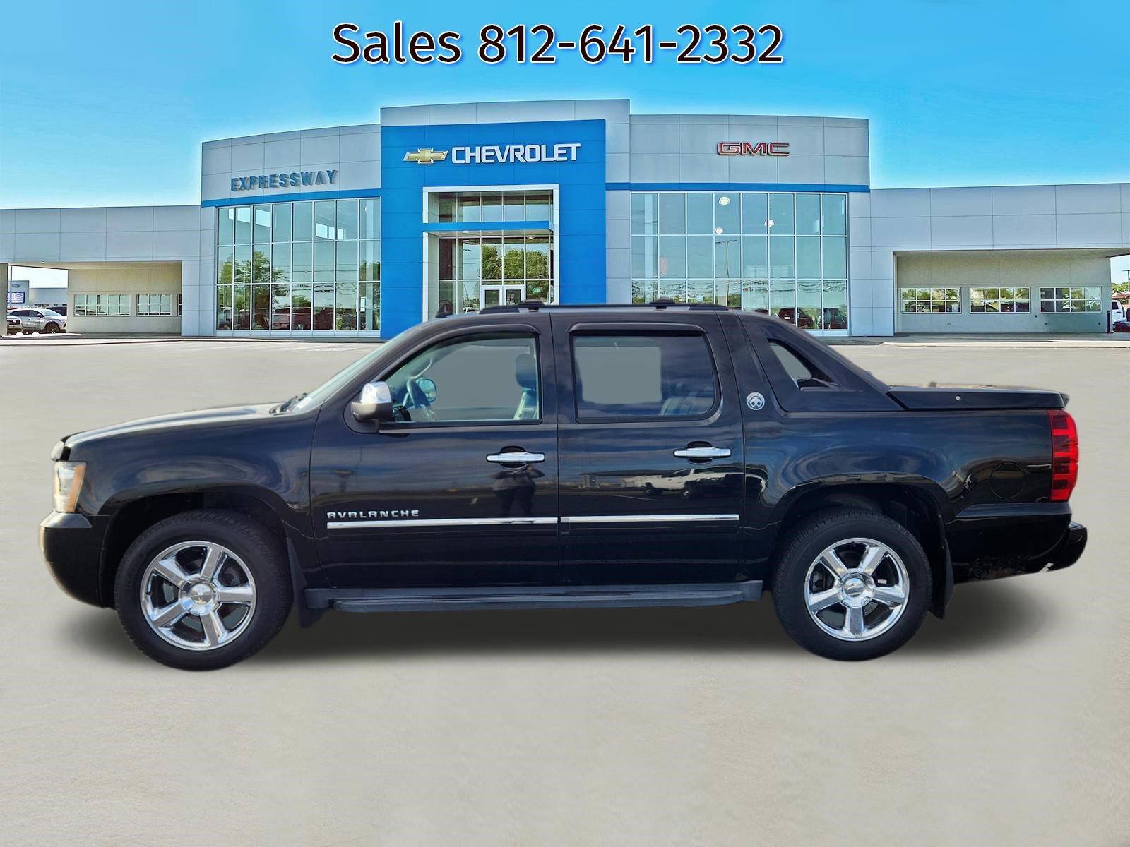 Used 2013 Chevrolet Avalanche LTZ image 4