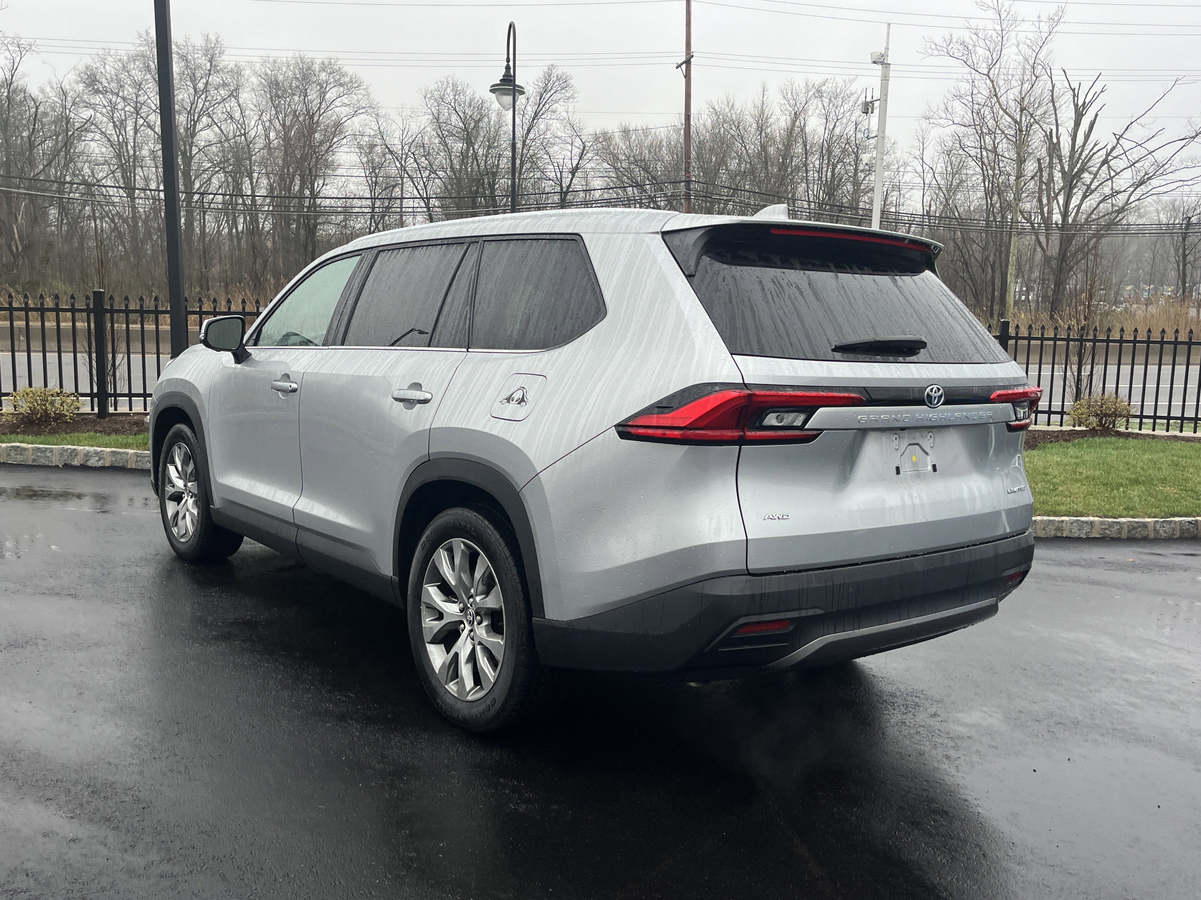 Used 2024 Toyota Grand Highlander Limited image 4