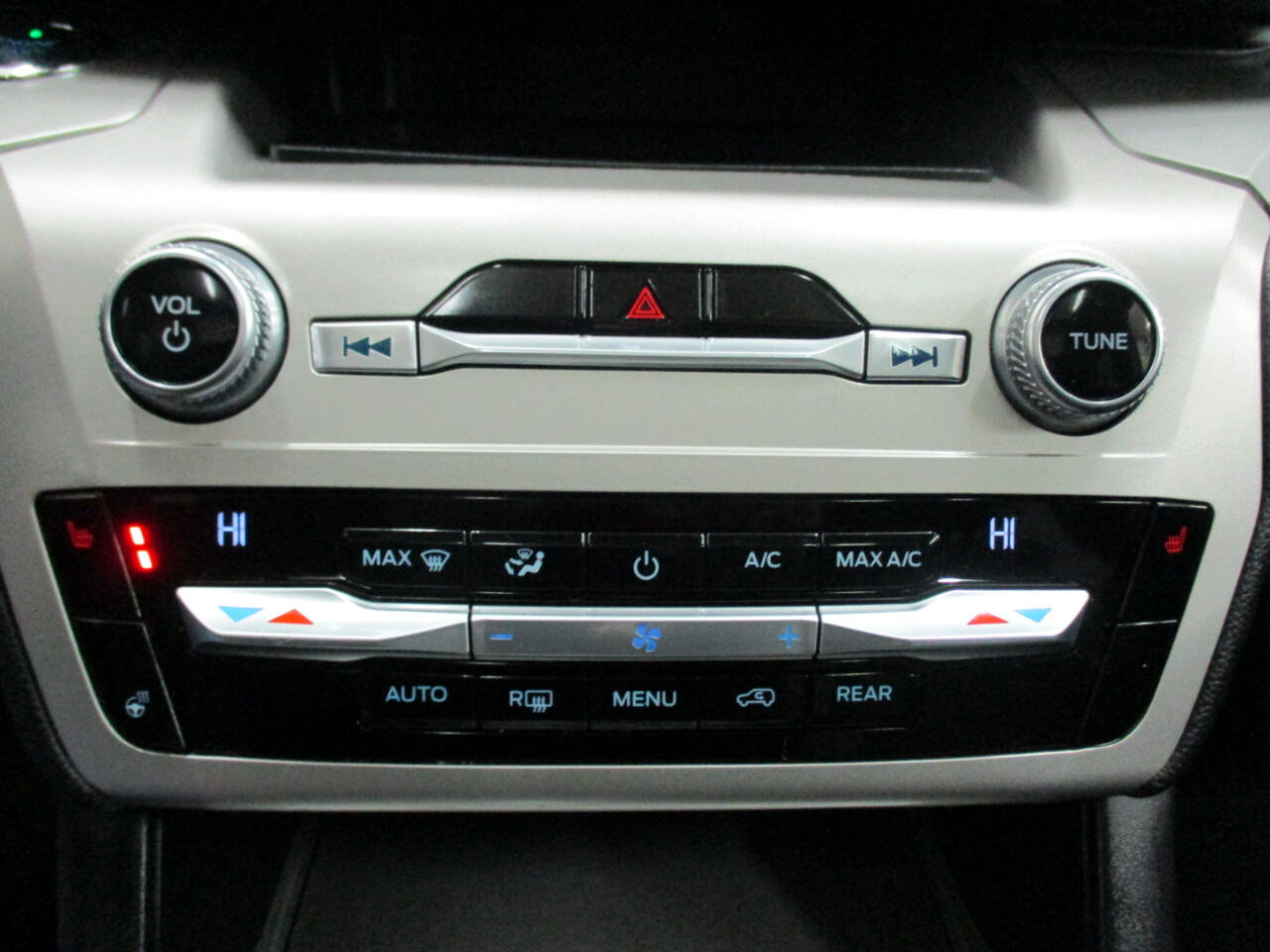 Used 2021 Ford Explorer XLT w/ Equipment Group 202A image 23