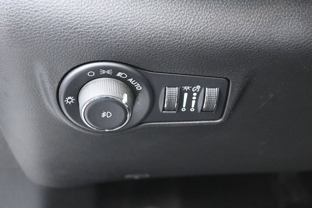 Used 2024 Jeep Compass Latitude AWD/4WD image 15