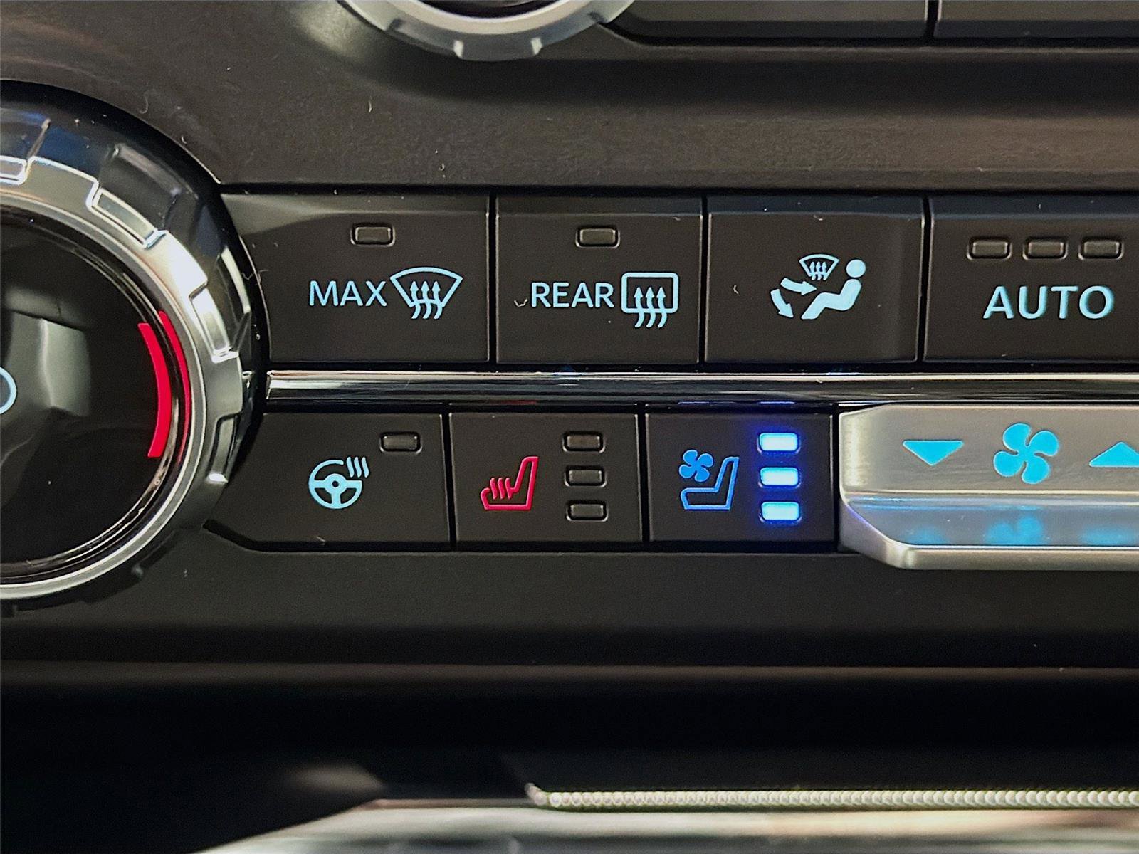 Used 2026 Ford F350 Lariat w/ Black Appearance Package image 22