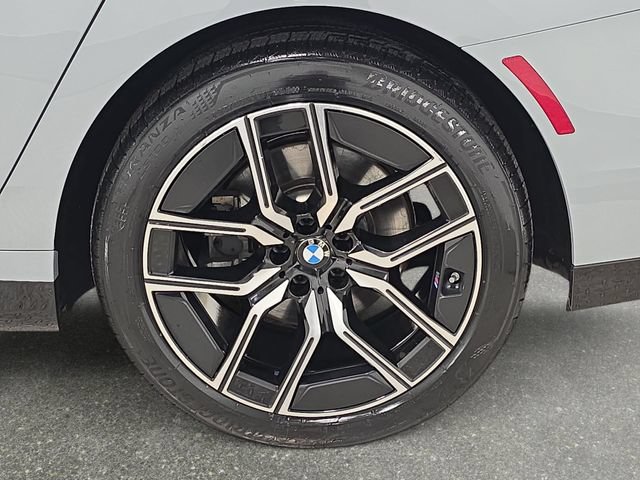 Used 2025 BMW 740i xDrive AWD/4WD image 28