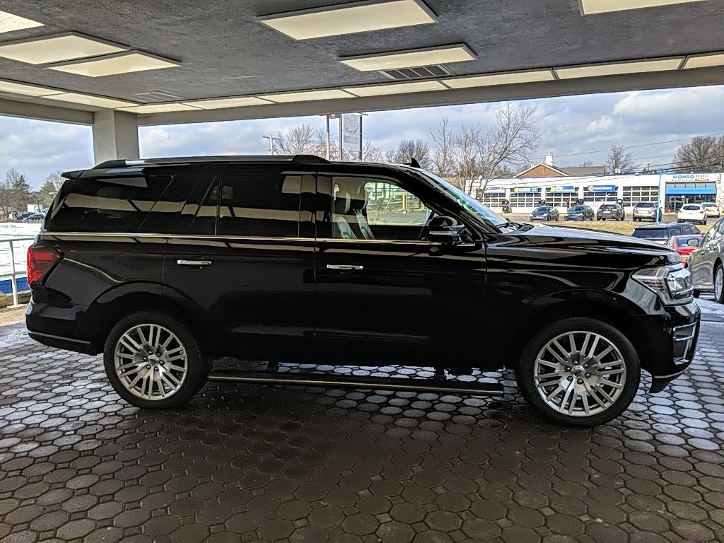 Used 2023 Ford Expedition Limited image 4
