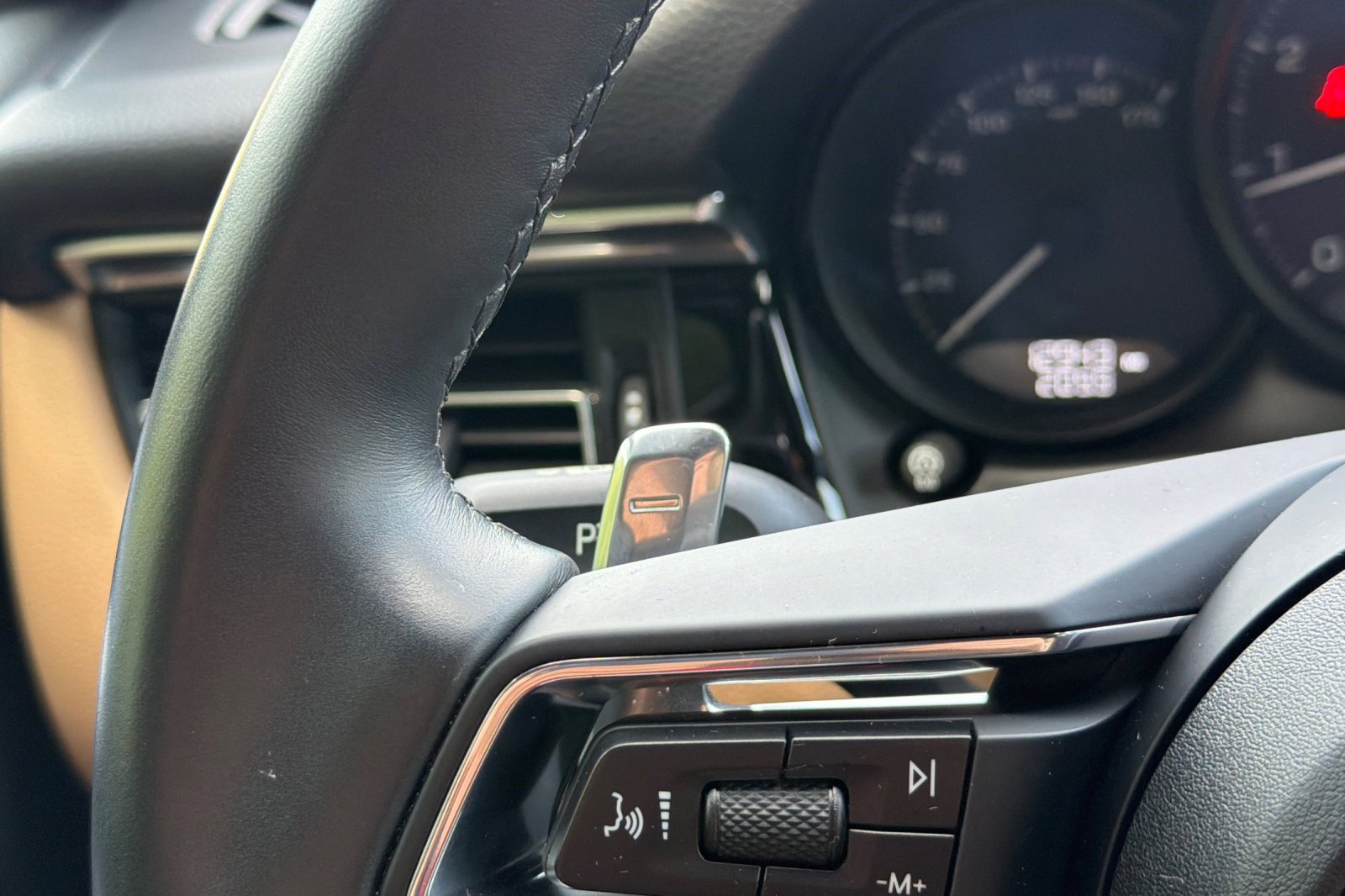 Used 2025 Porsche Macan image 32