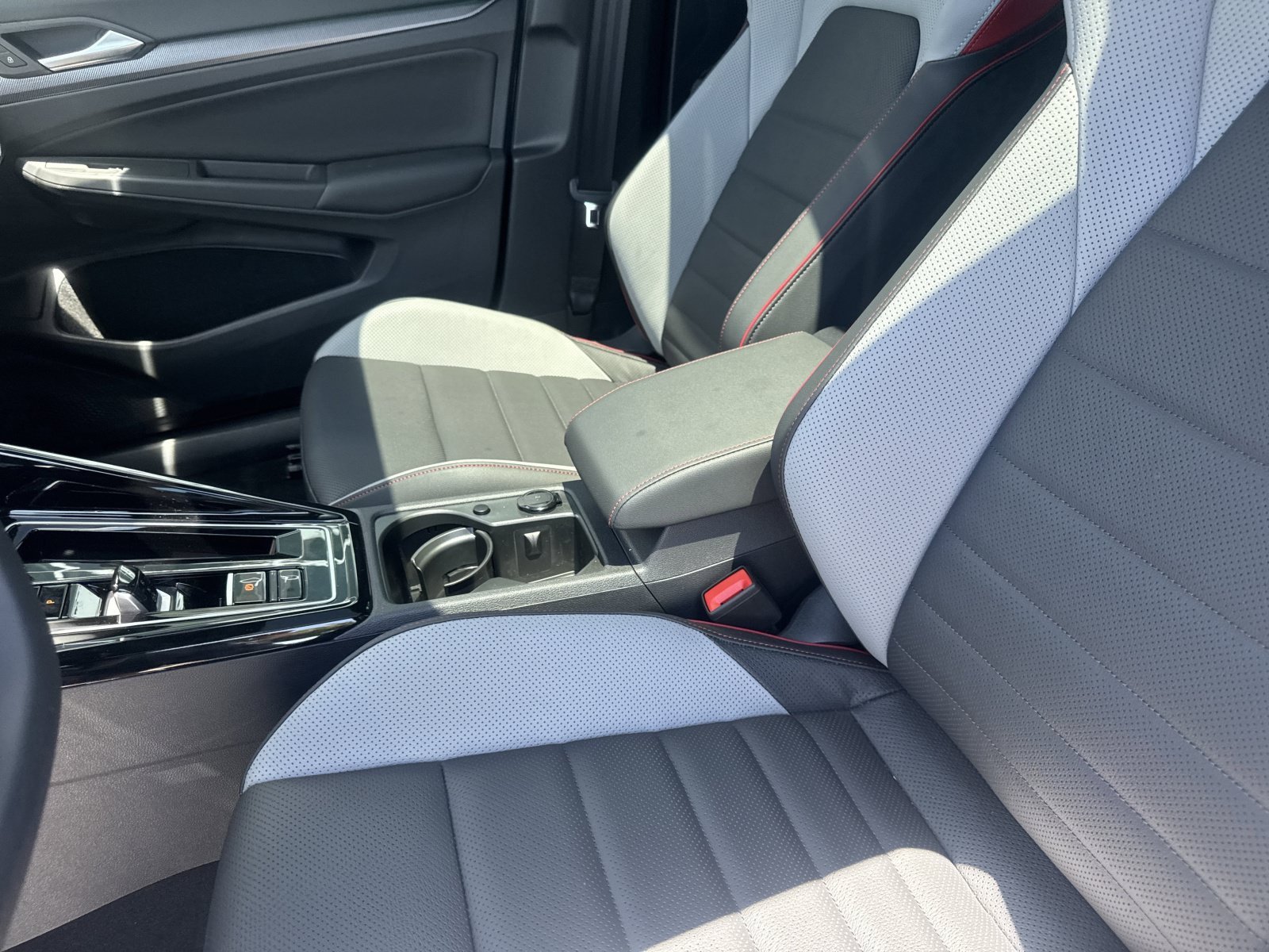 New 2026 Volkswagen GTI SE FWD image 16