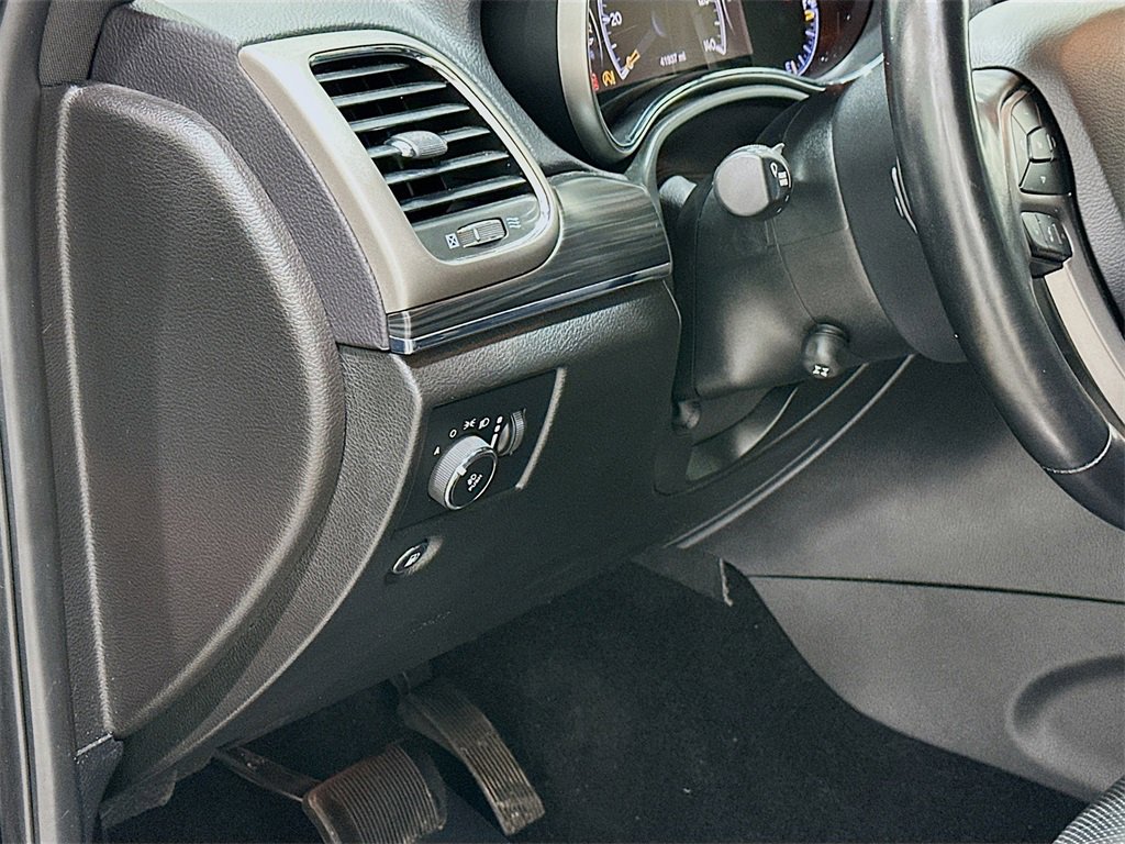 Used 2021 Jeep Grand Cherokee Limited w/ Luxury Group II image 10