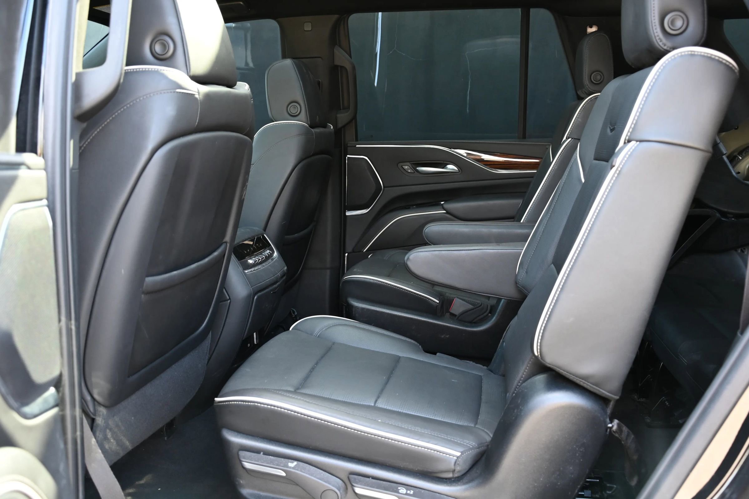 Used 2023 Cadillac Escalade Premium Luxury RWD image 22