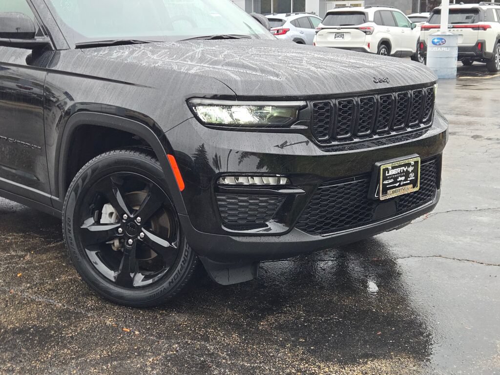 Used 2024 Jeep Grand Cherokee Limited w/ Black Appearance Package AWD/4WD image 2