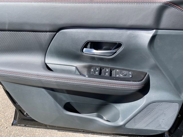 New 2026 Nissan Kicks SR w/ Cold Weather Package image 13