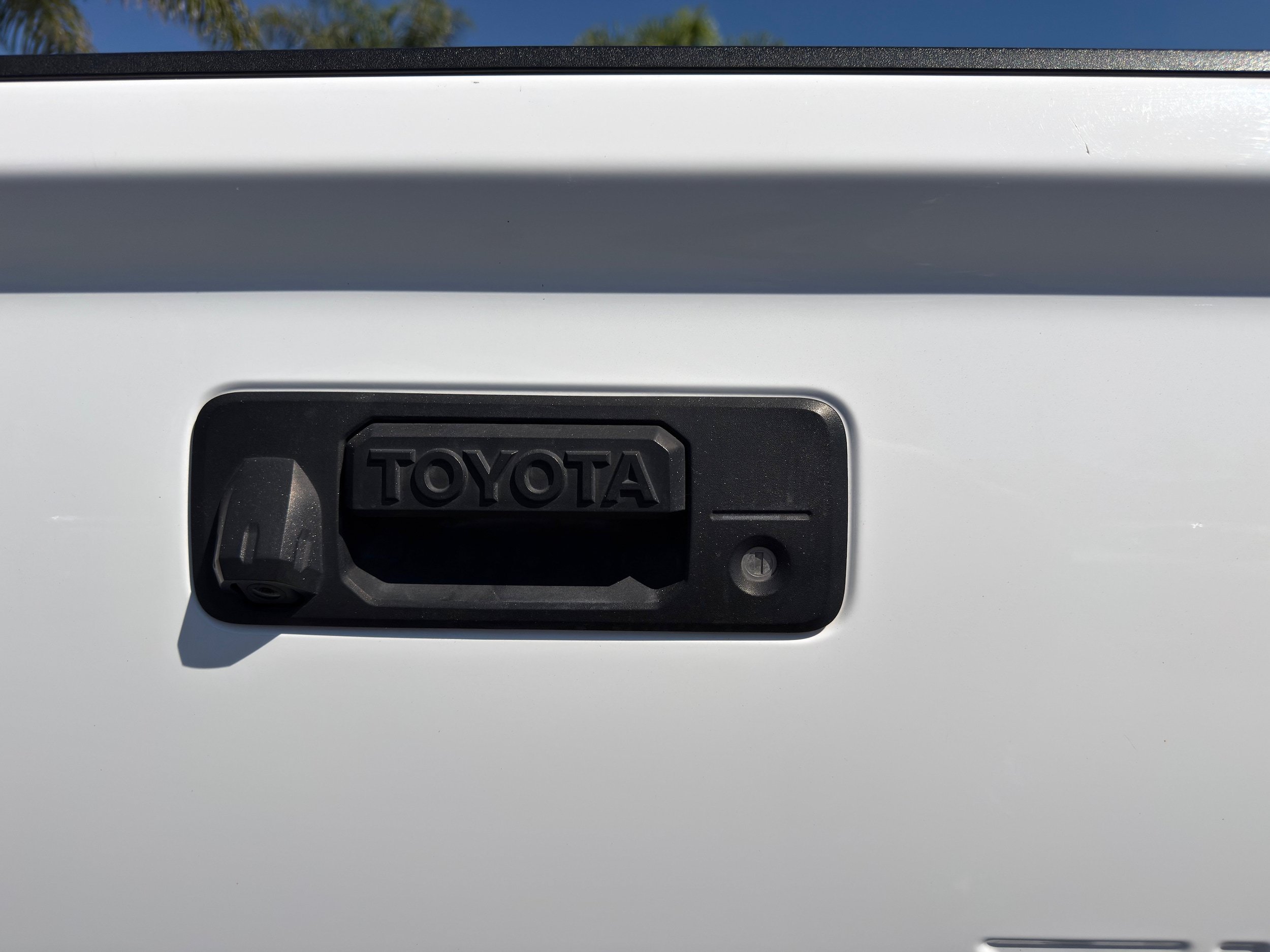 Used 2018 Toyota Tundra Limited w/ Limited Premium Package AWD/4WD image 14
