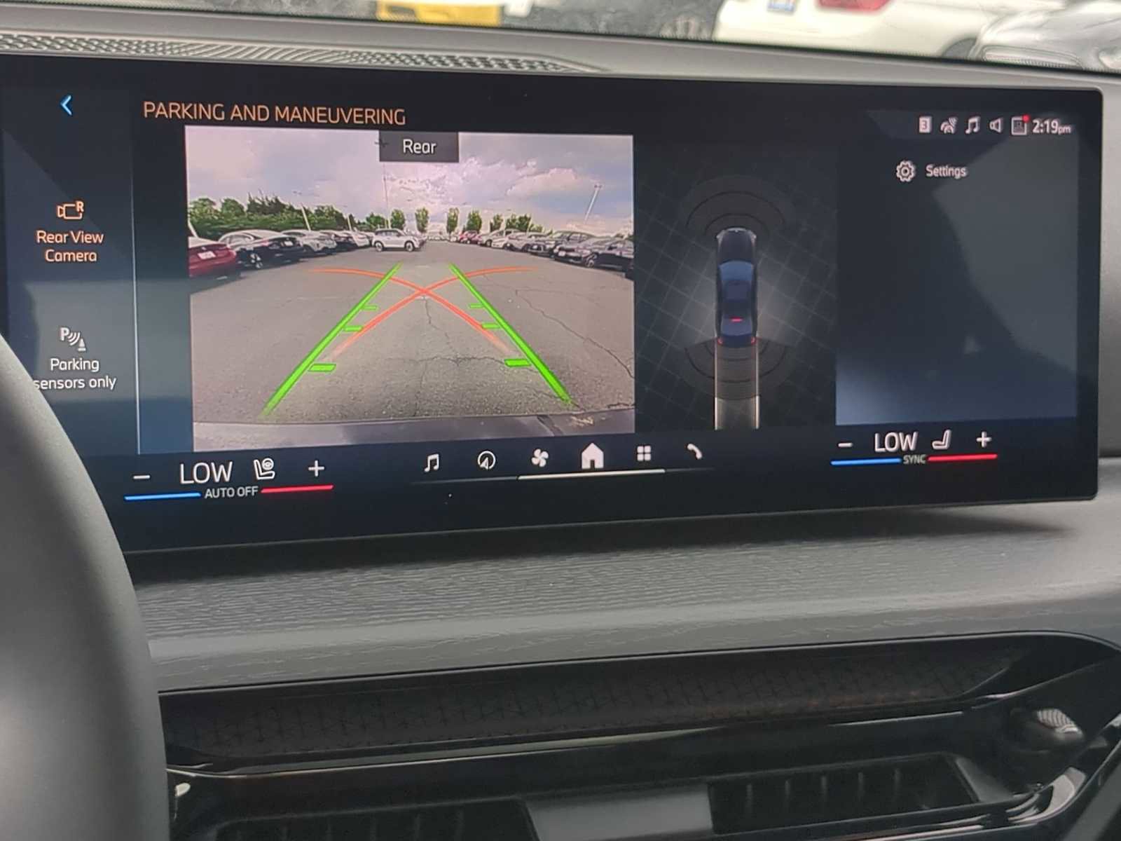 Used 2025 BMW 330i xDrive Sedan w/ Convenience Package image 32