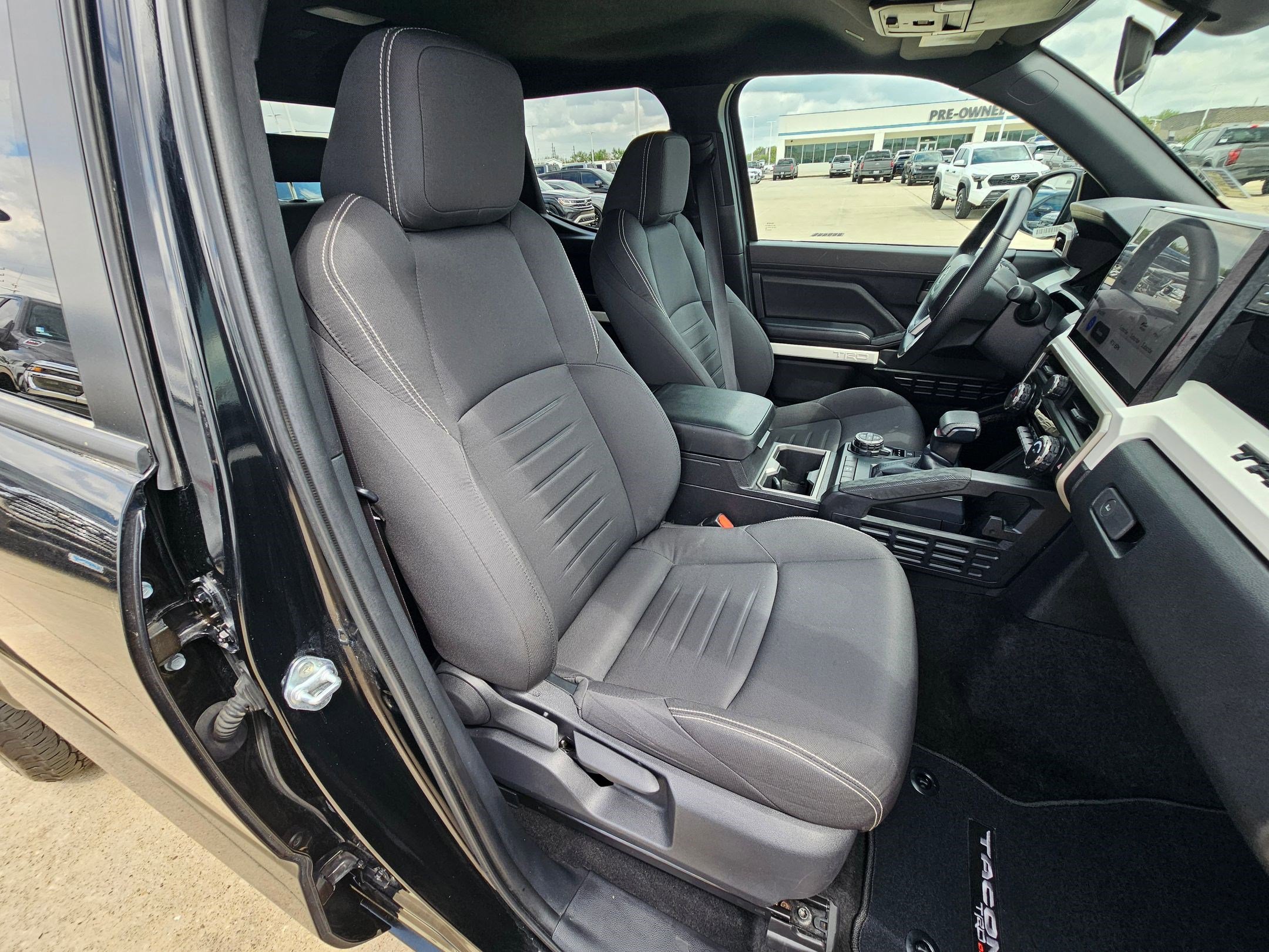 Used 2024 Toyota Tacoma TRD Off-Road image 31