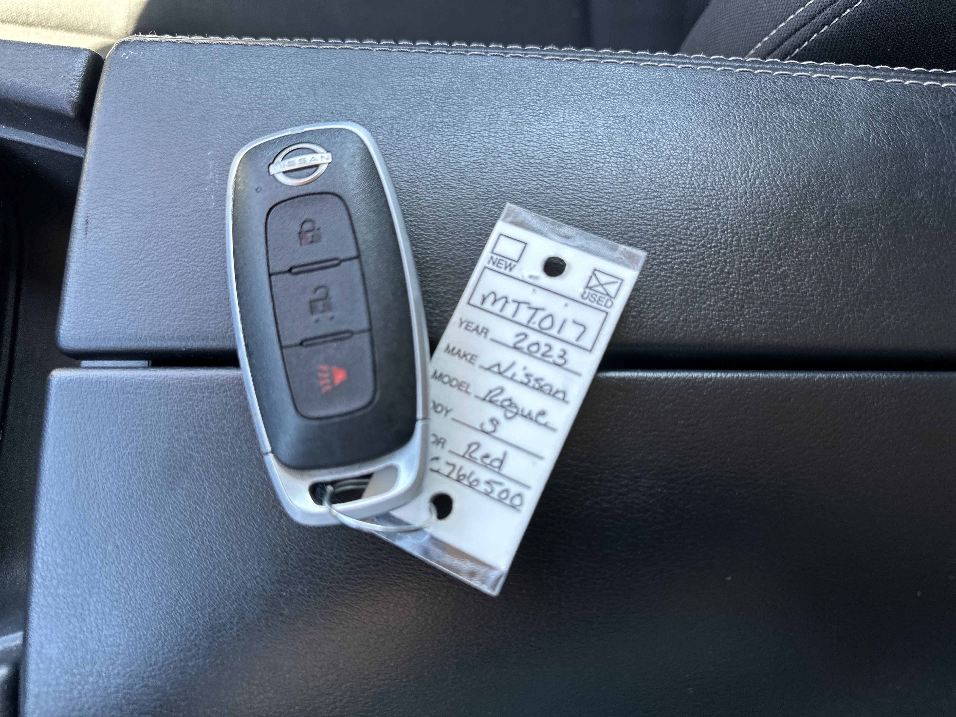 Used 2023 Nissan Rogue S image 33