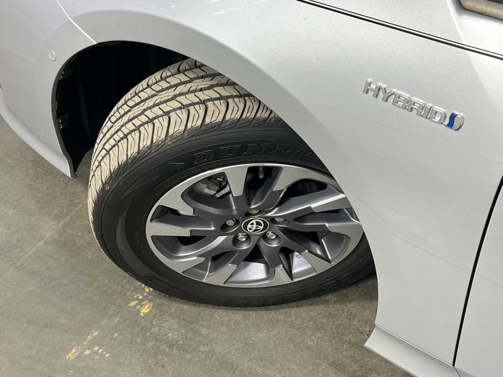 Used 2022 Toyota Prius XLE w/ Premium Convenience Package image 41