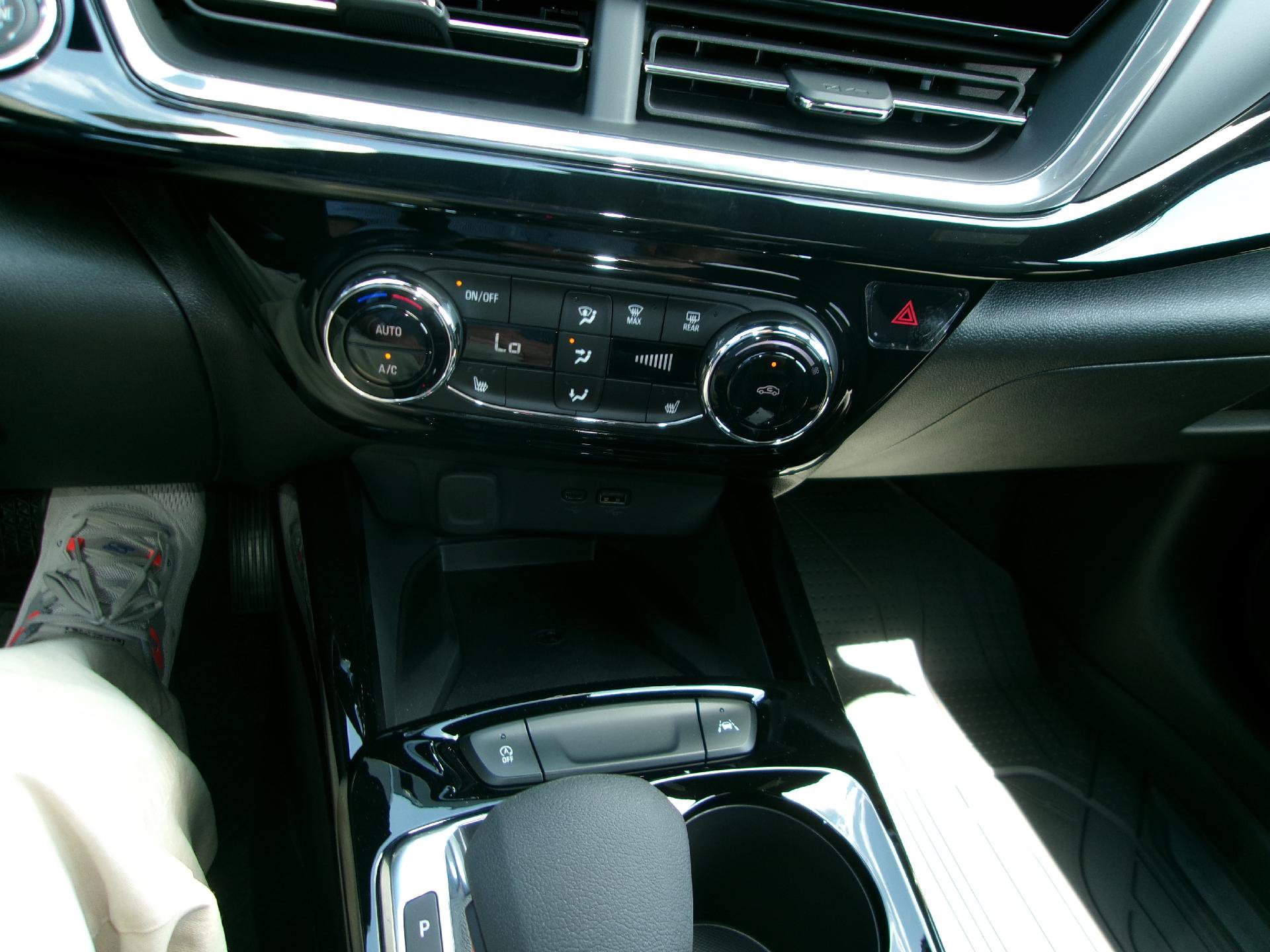 New 2026 Chevrolet Trax RS w/ Sunroof Package FWD image 18