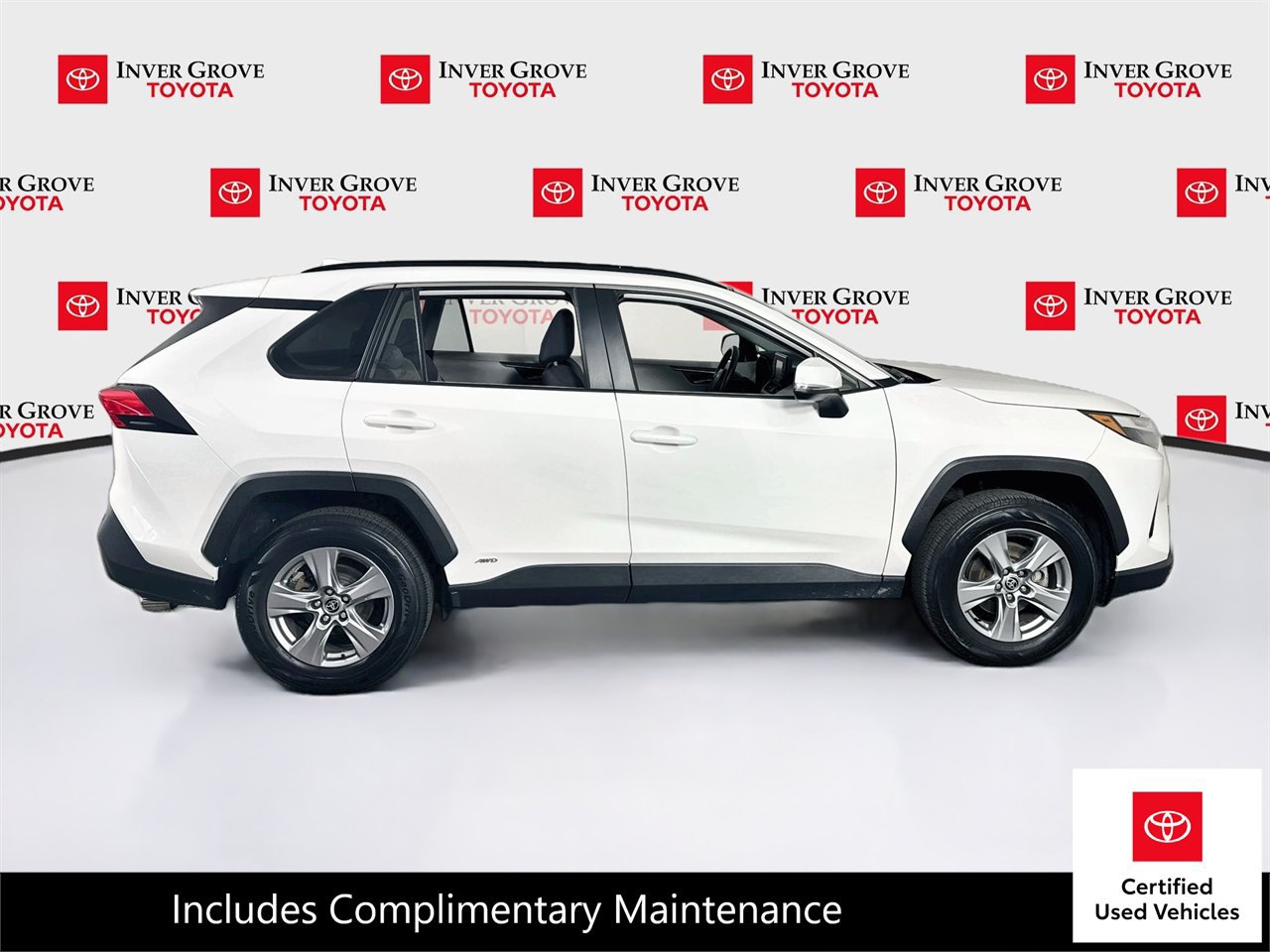 Certified 2022 Toyota RAV4 XLE w/ XLE Grade Weather Package AWD/4WD image 4