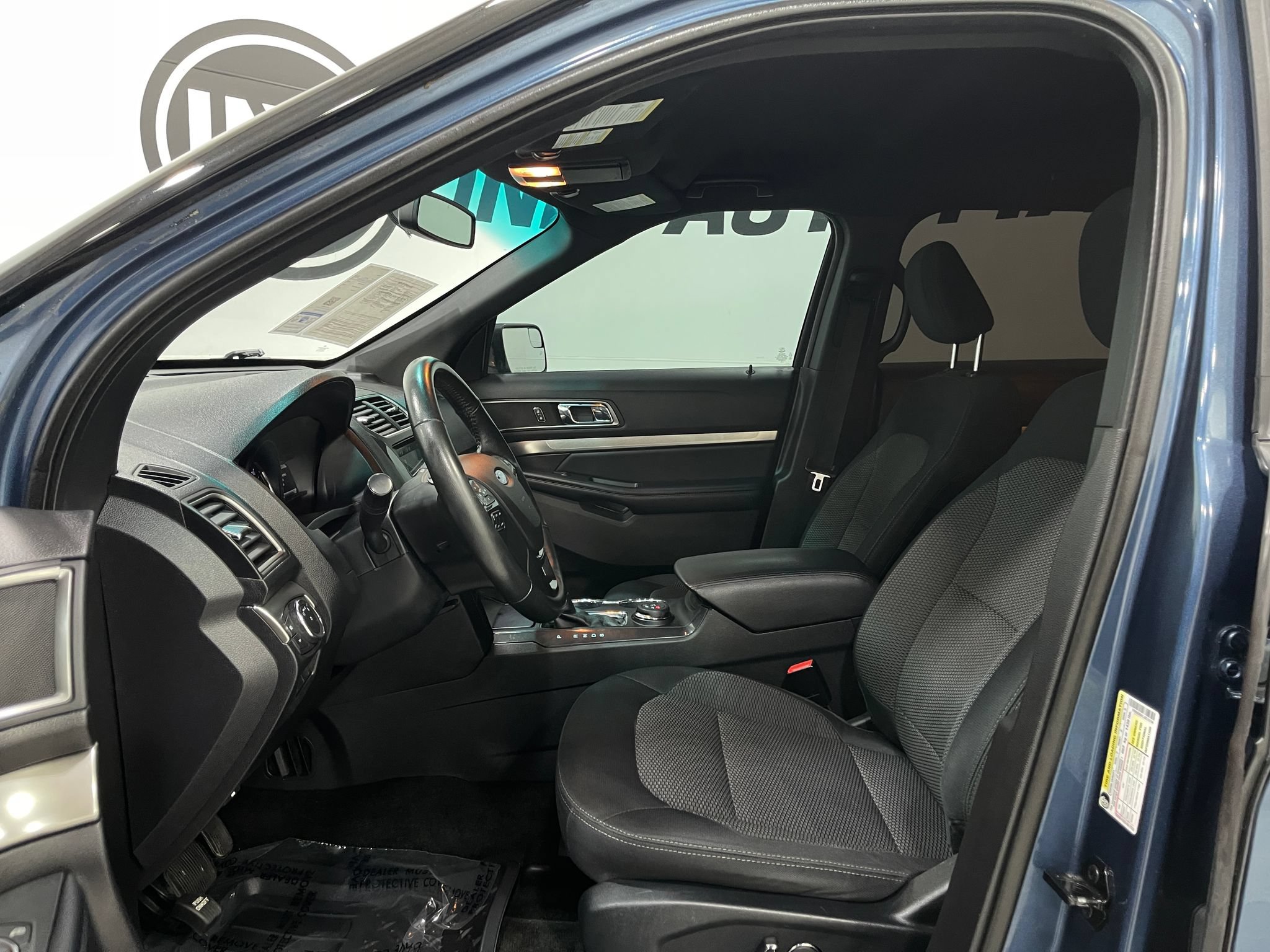 Used 2018 Ford Explorer XLT w/ Equipment Group 201A AWD/4WD image 12