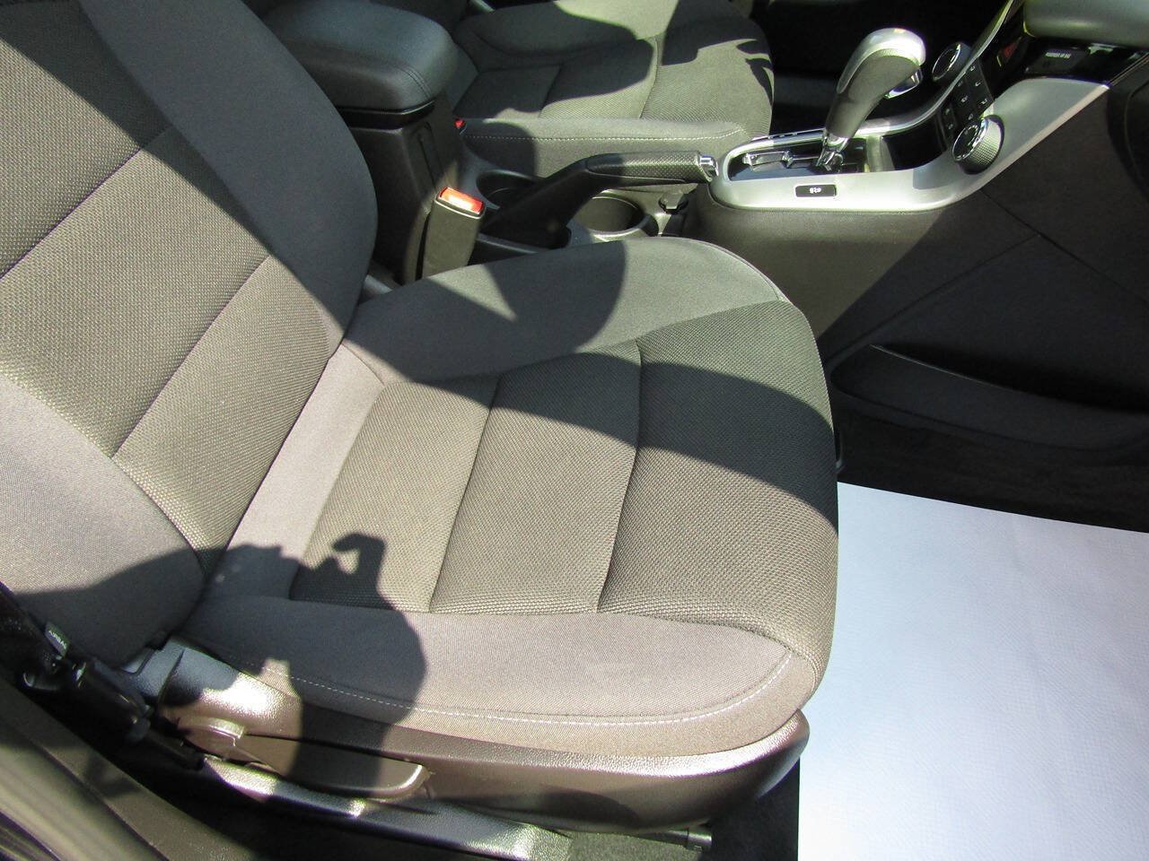 Used 2016 Chevrolet Cruze LT FWD image 16