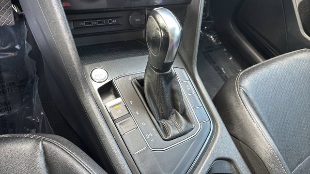 Used 2020 Volkswagen Tiguan SE w/ Panoramic Sunroof Package FWD image 30