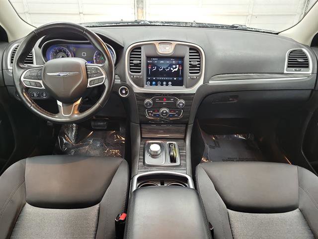 Used 2022 Chrysler 300 Touring image 10