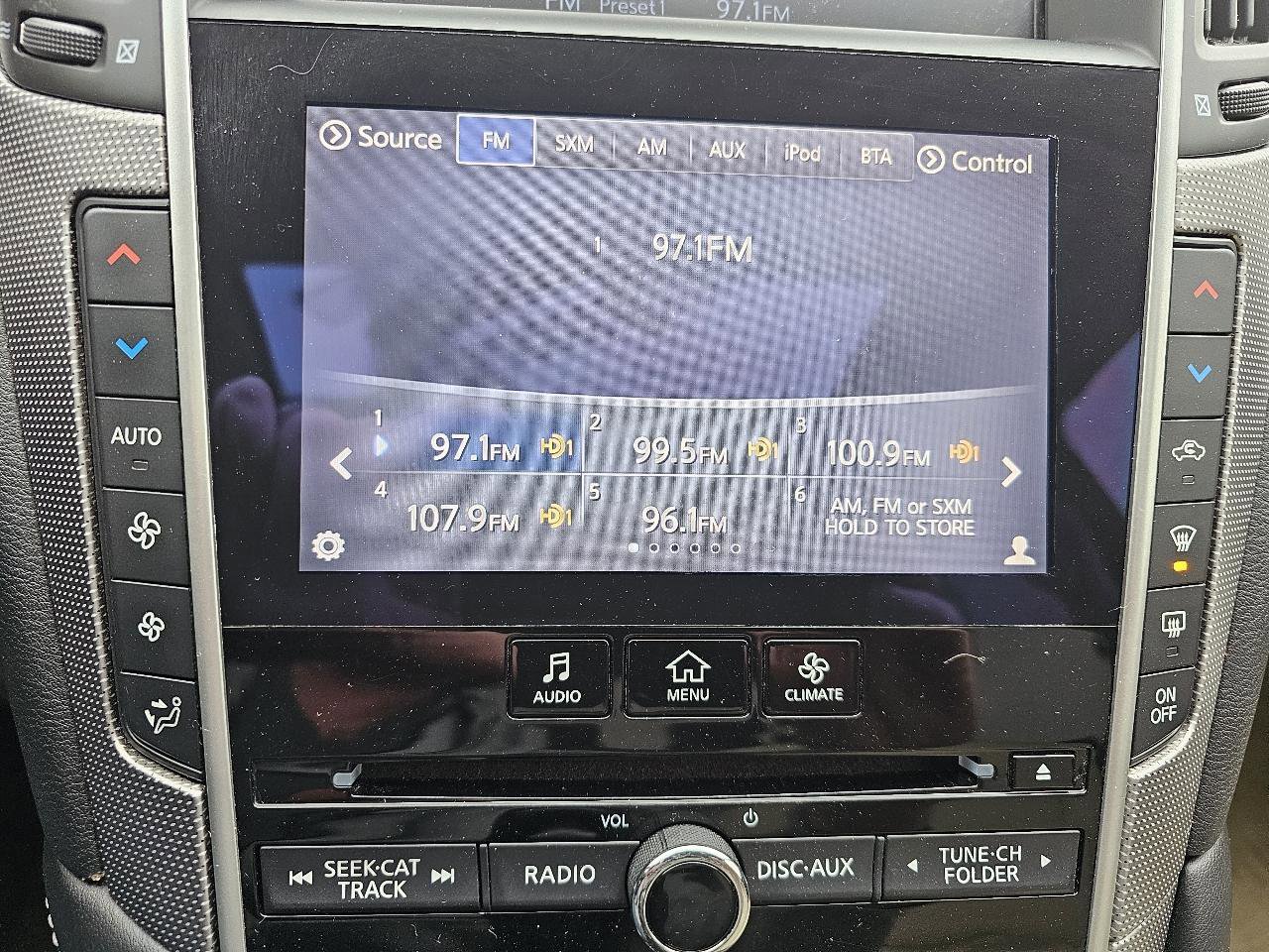 Used 2015 INFINITI Q50 Premium w/ Navigation Package image 17