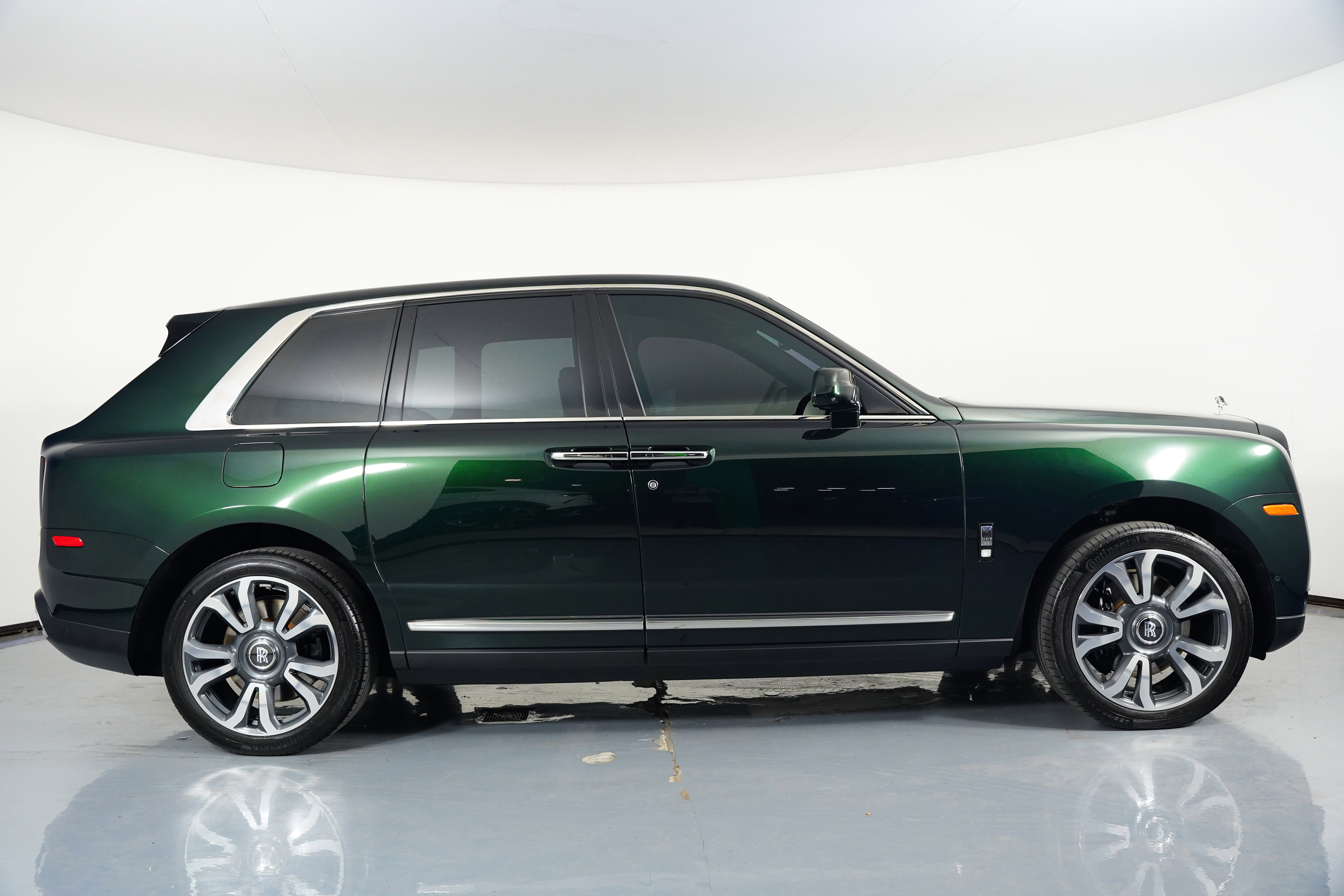 Used 2023 Rolls-Royce Cullinan w/ Cullinan Package image 6