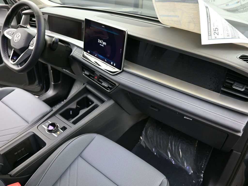 New 2026 Volkswagen Tiguan SE image 13