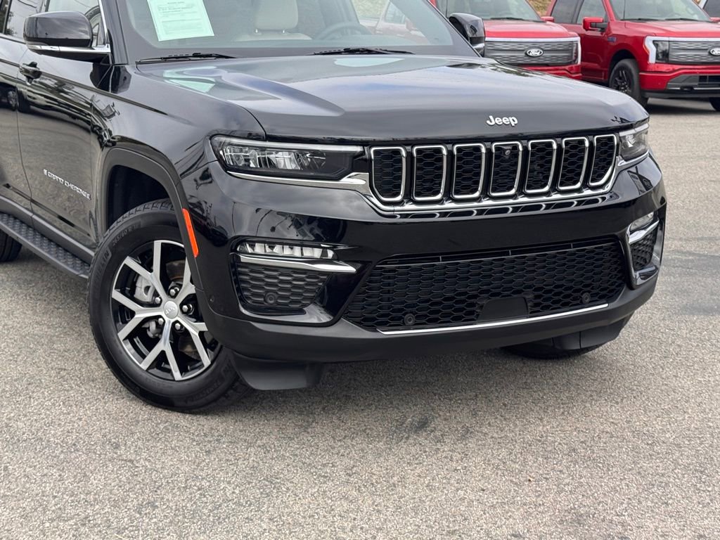 Used 2023 Jeep Grand Cherokee Limited w/ Luxury Tech Group II image 3