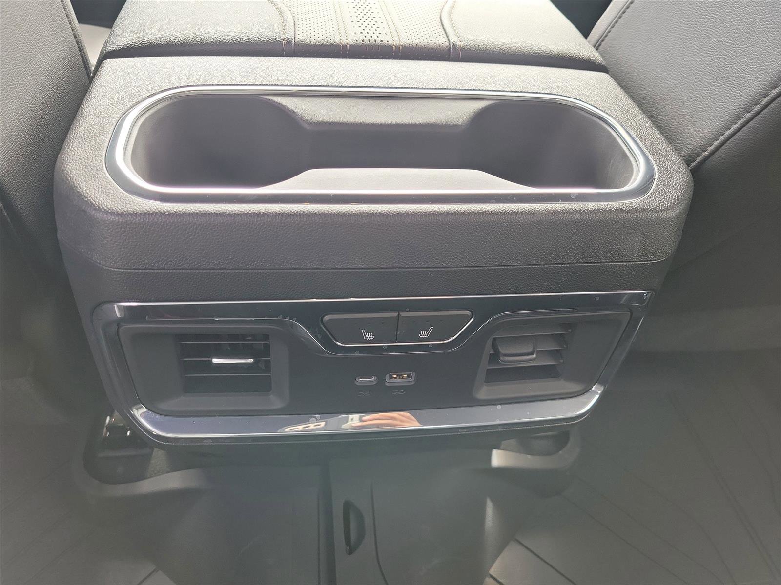 Used 2024 Chevrolet Silverado 1500 High Country w/ High Country Premium Package image 10