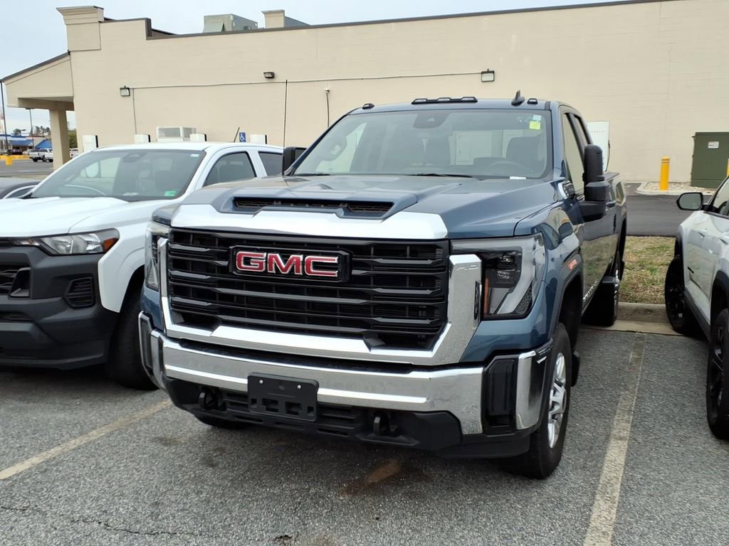 Used 2025 GMC Sierra 2500 Pro w/ Convenience Package image 2