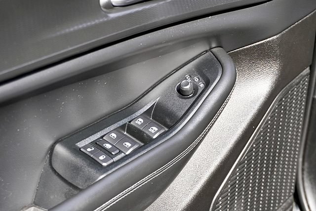 Used 2023 Jeep Grand Cherokee L Altitude AWD/4WD image 26