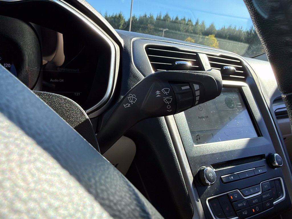 Used 2018 Ford Fusion SE w/ Fusion SE Technology Package AWD/4WD image 26
