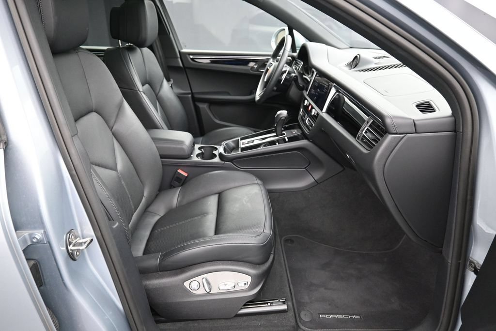 Certified 2026 Porsche Macan AWD/4WD image 27