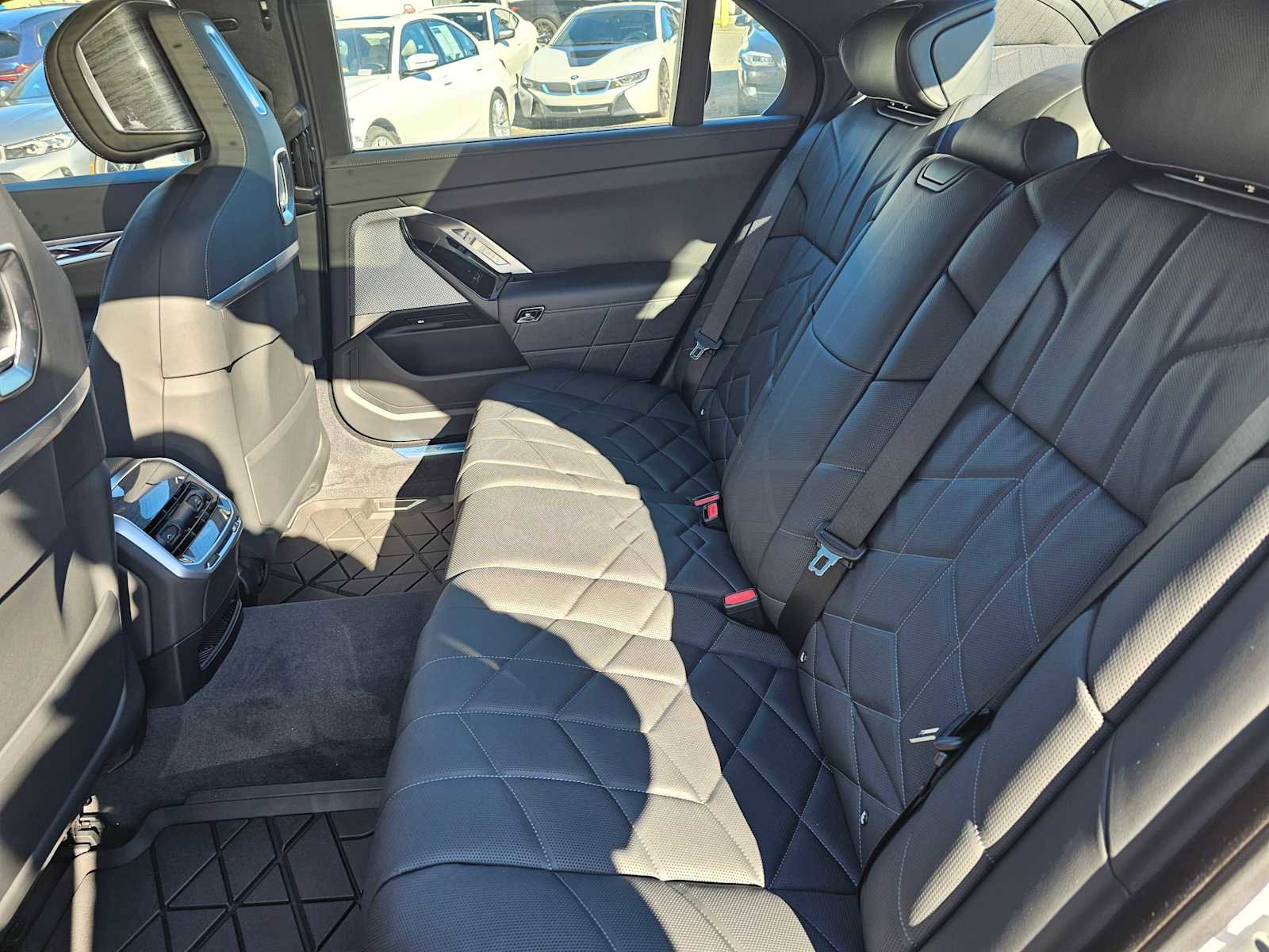 Used 2024 BMW i7 xDrive60 image 17