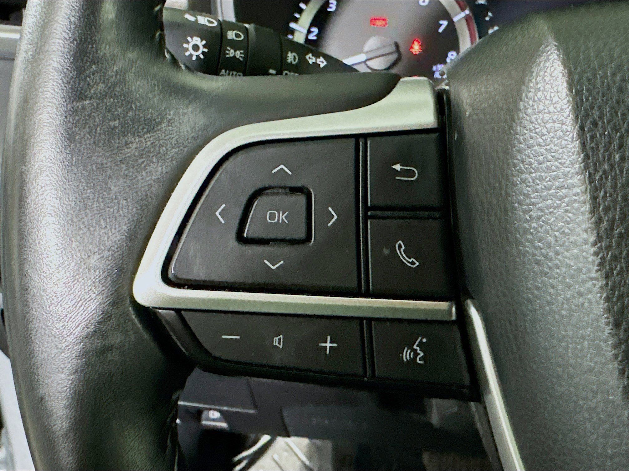 Used 2023 Toyota Highlander LE image 16