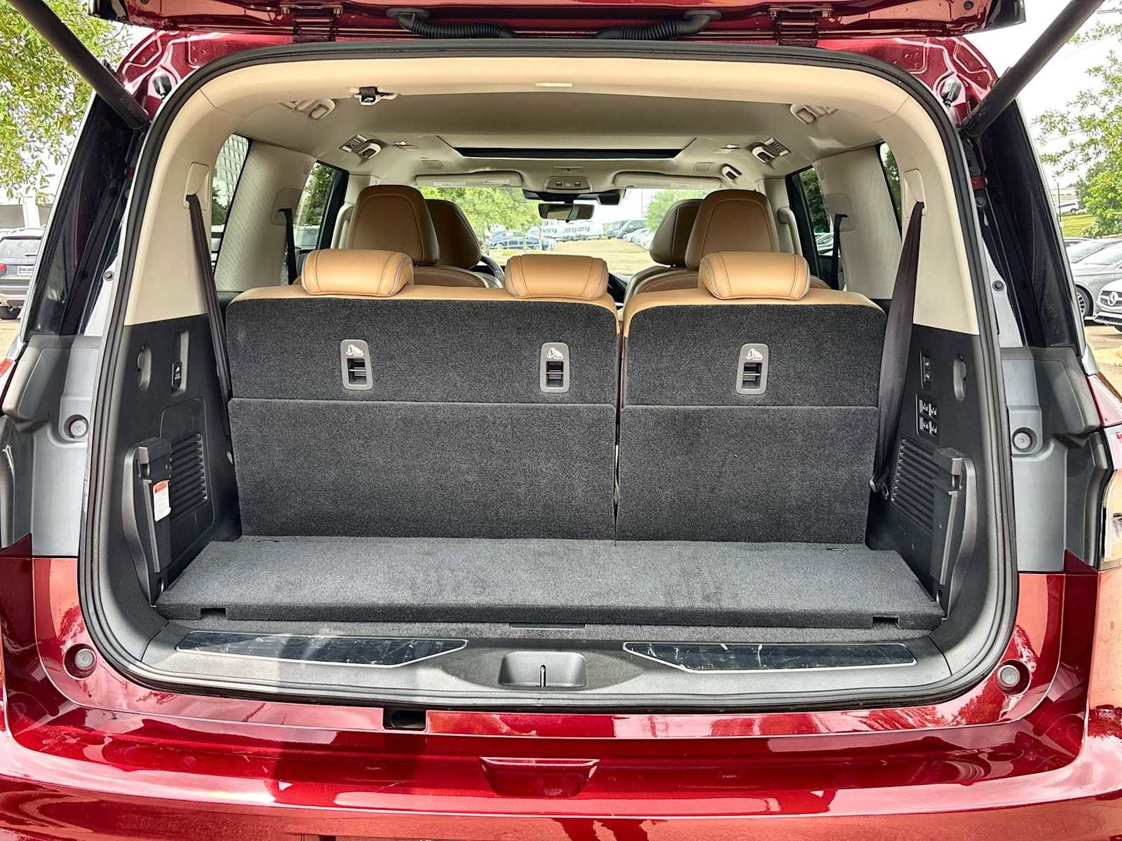 Used 2025 INFINITI QX80 Sensory w/ Premium Cargo Package AWD/4WD image 17