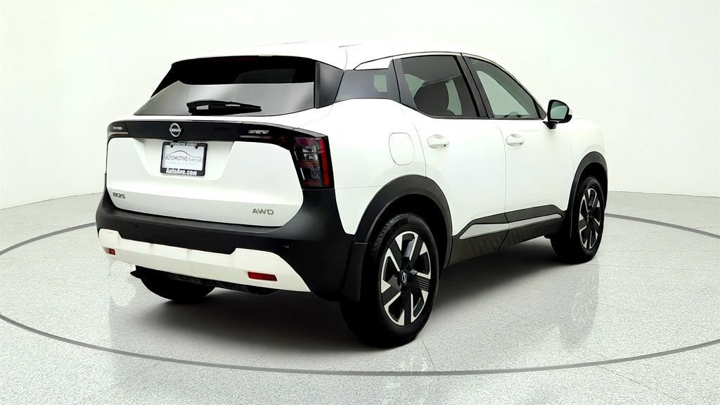 Used 2025 Nissan Kicks SV AWD/4WD image 5