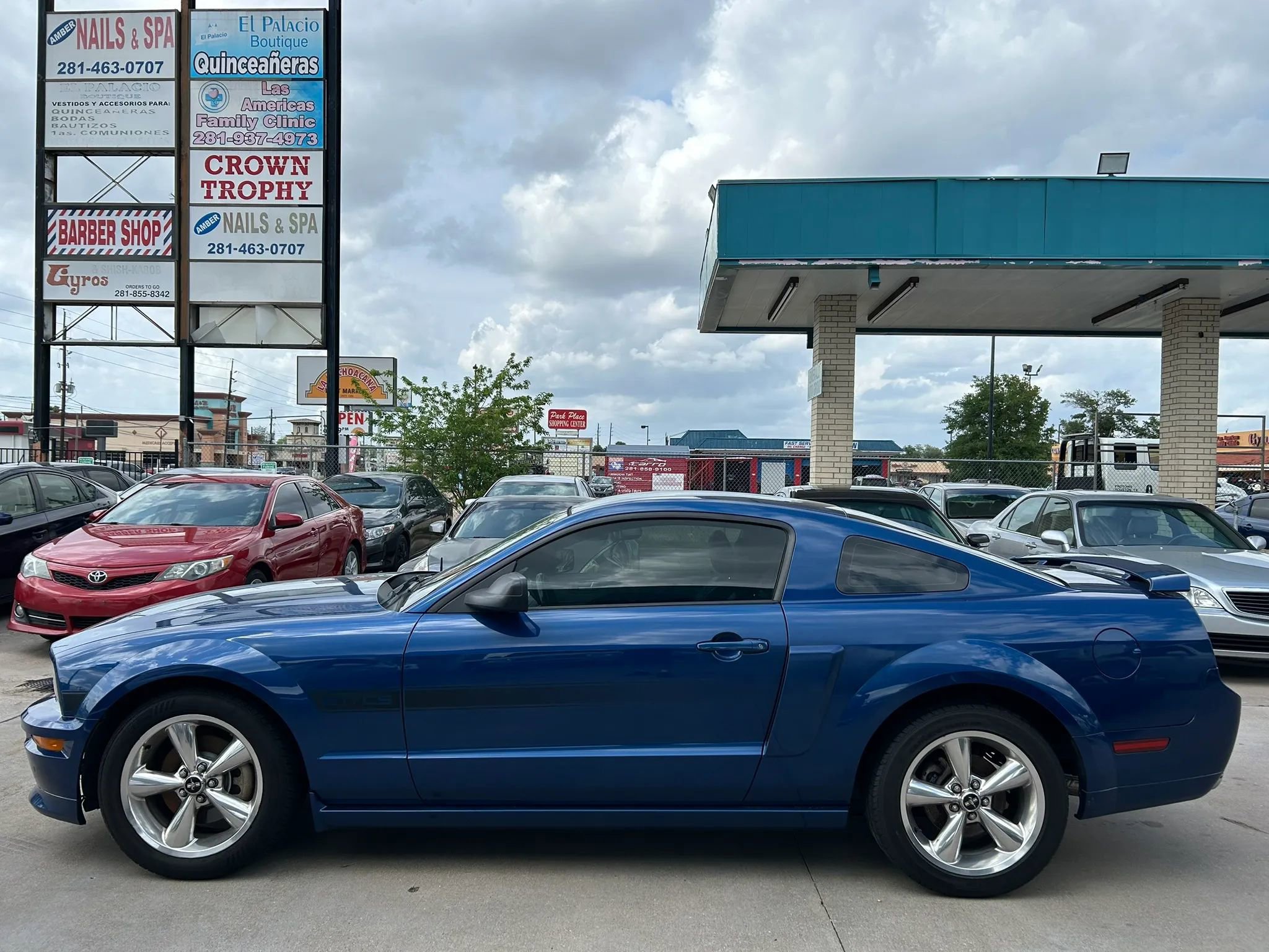 Used 2009 Ford Mustang GT Premium RWD image 2
