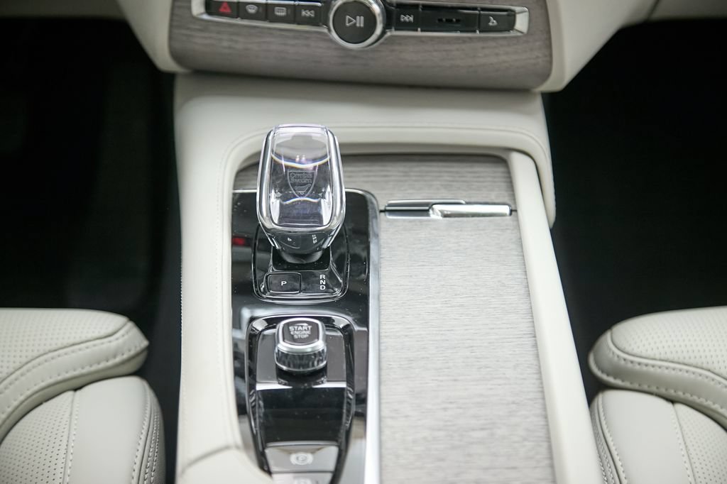 Certified 2024 Volvo XC90 B6 Ultimate w/ Protection Package Premier AWD/4WD image 31