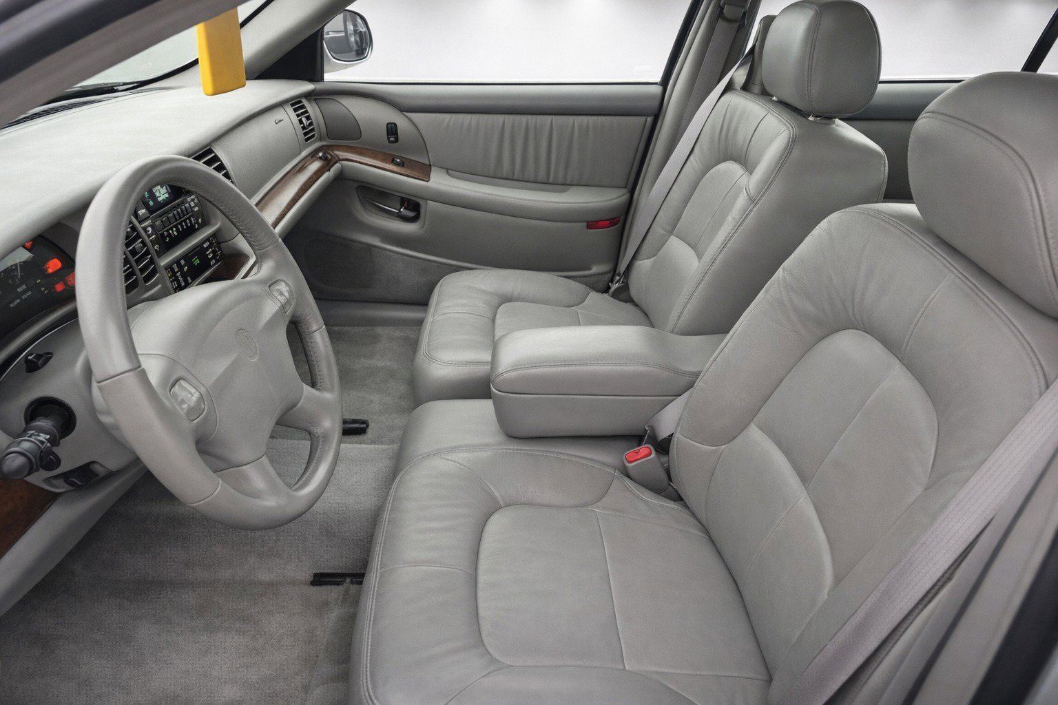 Used 2001 Buick Park Avenue w/ Prestige Pkg image 3