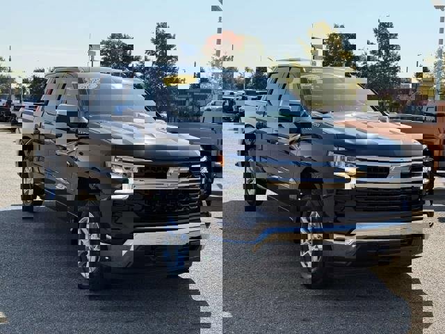 Used 2022 Chevrolet Silverado 1500 LT image 4
