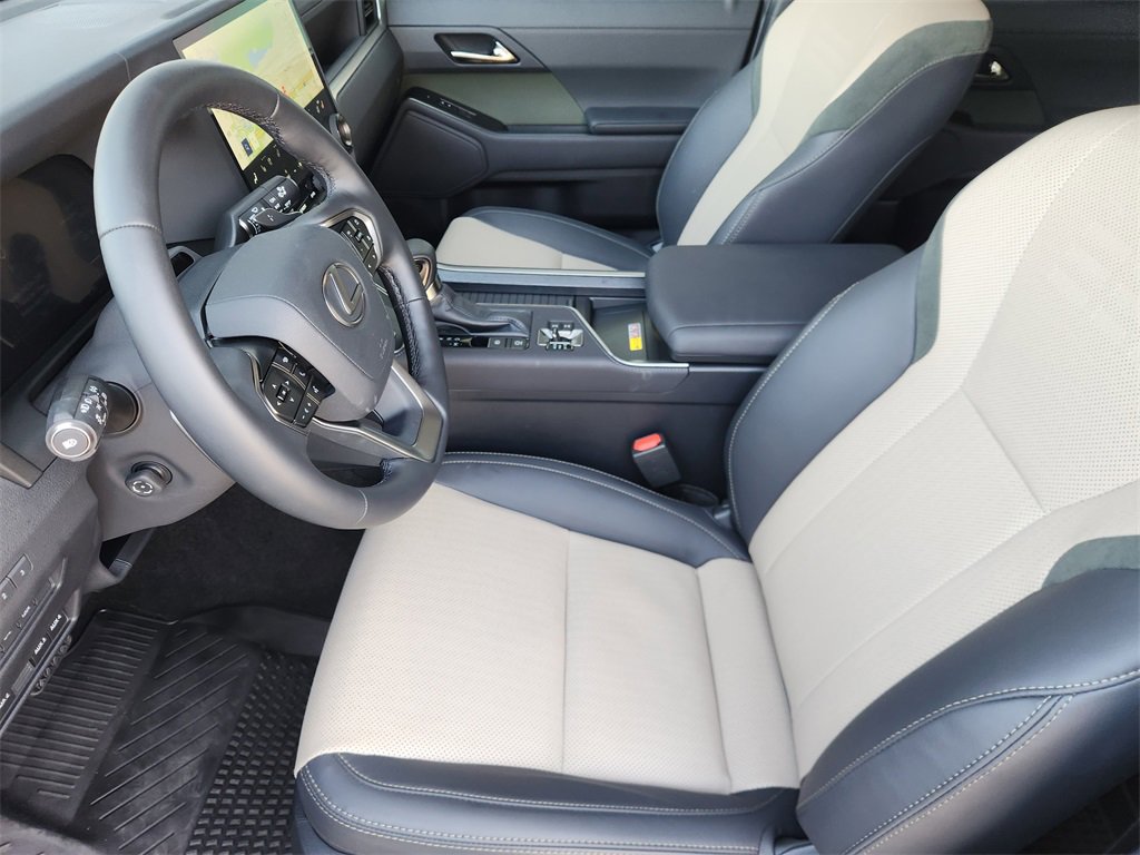 Used 2025 Lexus GX 550 image 13